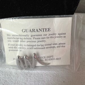 Vintage Jewelry Brooch Beautiful silver tone Pin